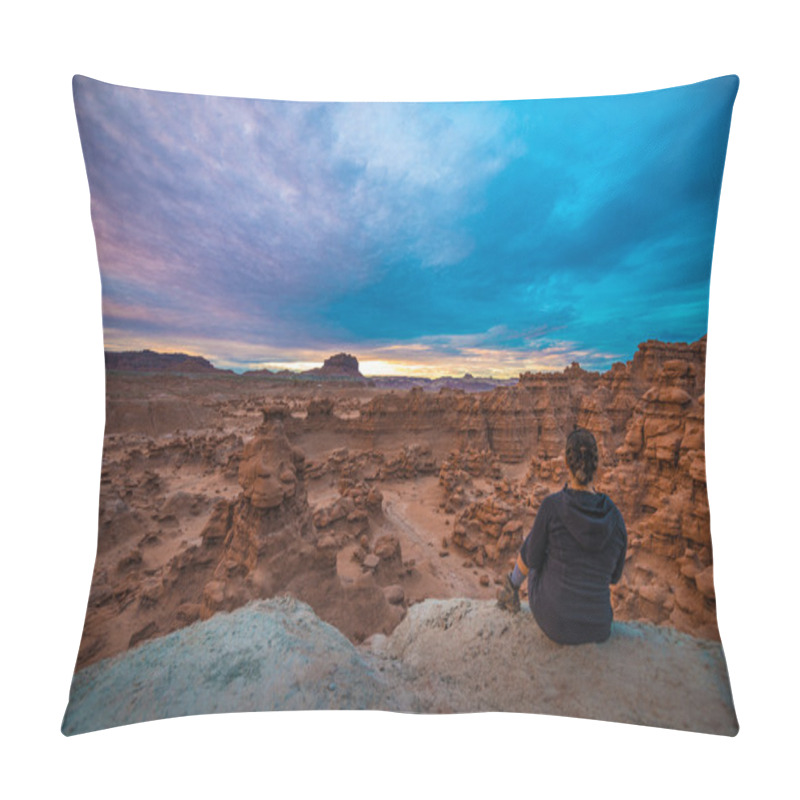 Personality  Girl Looking At Sunset Sky Over The Goblin Valley Pillow Covers