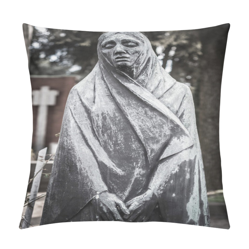 Personality  Scary Cemetery Statue Pillow Covers