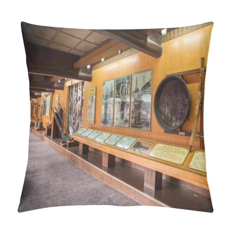 Personality  Zigong City, Sichuan Zigong Salt Salt Museum Show Successive Drilling, Wells, Various Tools Used In Brine Pillow Covers