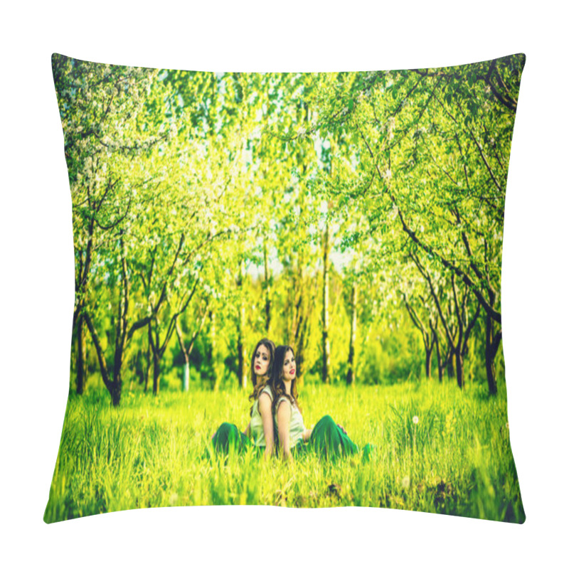 Personality  Women In The Garden Under The Blossom Trees Pillow Covers