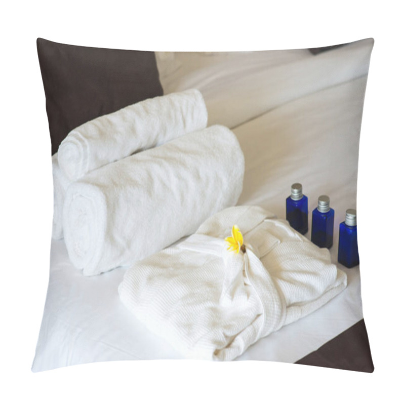 Personality  Rolled Towels And Bathrobe On Bed Pillow Covers