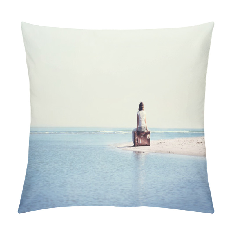 Personality  Traveler Woman Resting In Front The Spectacular Ocean Pillow Covers