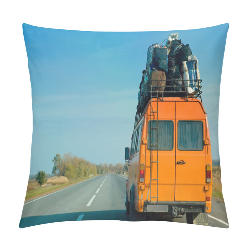 Personality  The Small Bus With Bags On A Roof Pillow Covers