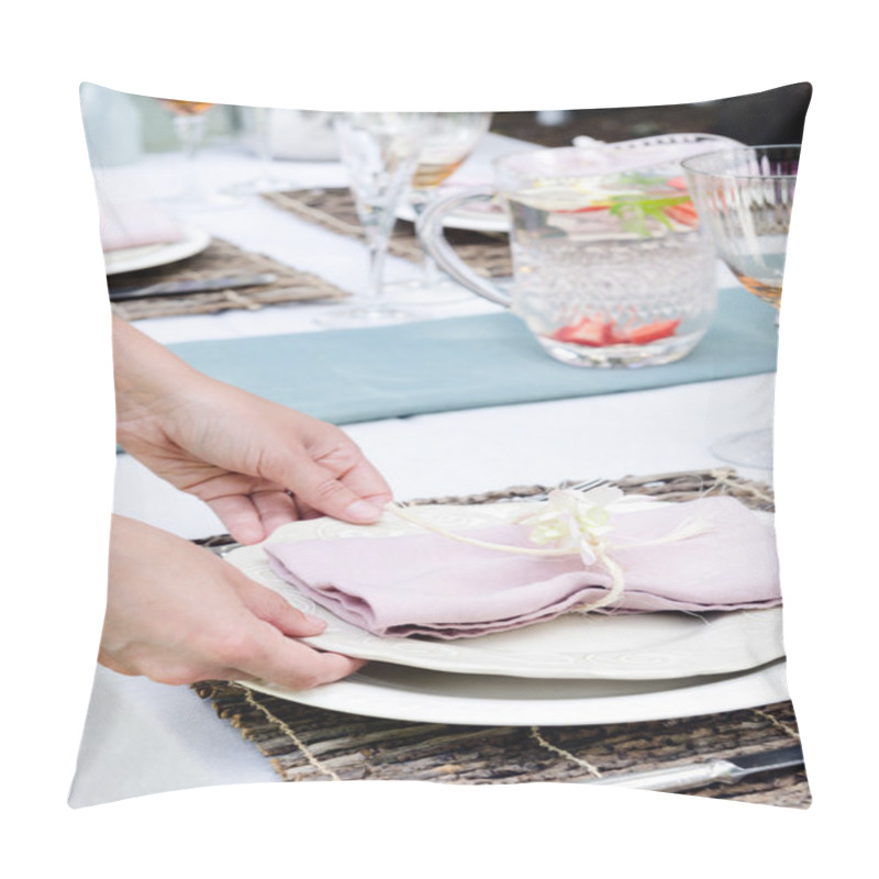 Personality  Table Setting For Outdoor Garden Party Pillow Covers