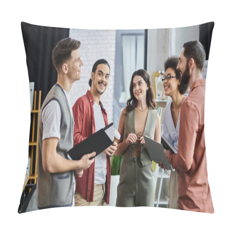 Personality  Team Members Engage In Friendly Conversation During A Tough Time. Pillow Covers