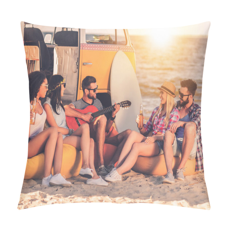 Personality  Young People Drinking Beer Pillow Covers