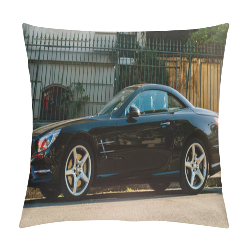 Personality  Luxury Mercedes-Benz SL Coupe On Street Pillow Covers