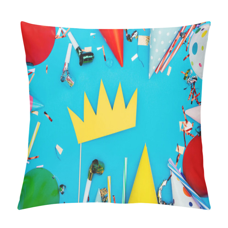 Personality  Cardboard Crown With Holiday Decorations Pillow Covers