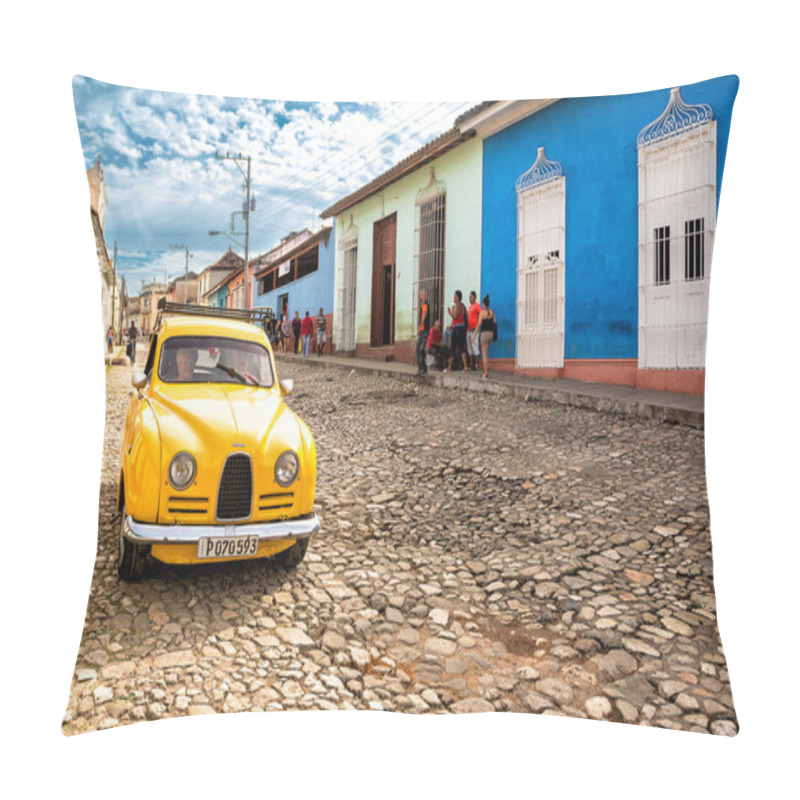 Personality  Old Classic American Car In A Street Of Trinidad (Cuba) Pillow Covers