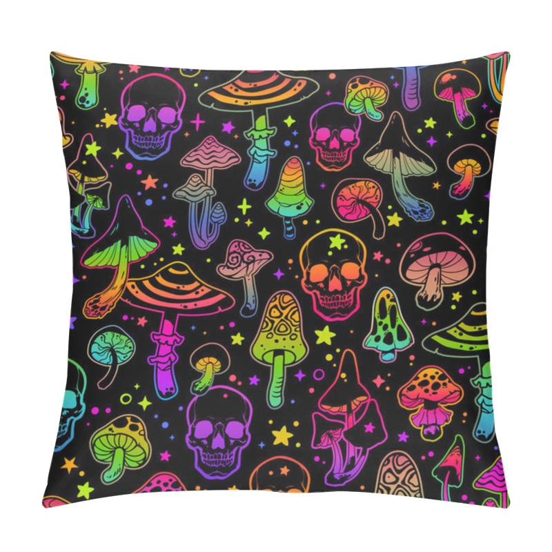 Personality  Seamless Psychedelic Pattern Of Bright Poisonous Mushrooms And Human Skulls Pillow Covers