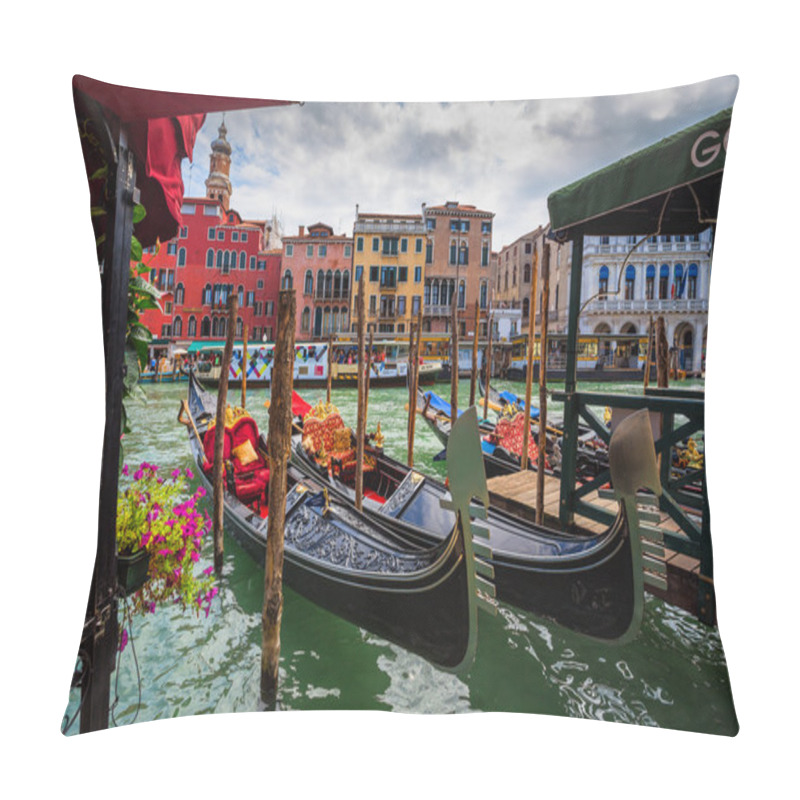 Personality  View Of Gondolas At Canal Pillow Covers