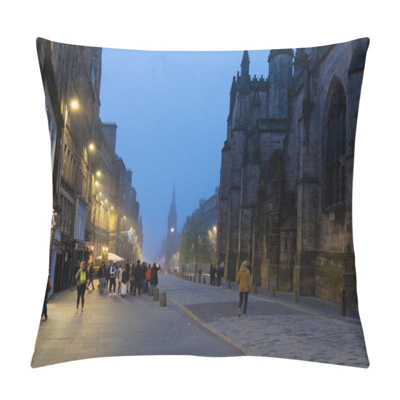 Personality  Edinburgh, Scotland, UK - May 7, 2023 - Misty Evening On High Street, Royal Mile In The Old Town Of Edinburgh City. Pillow Covers