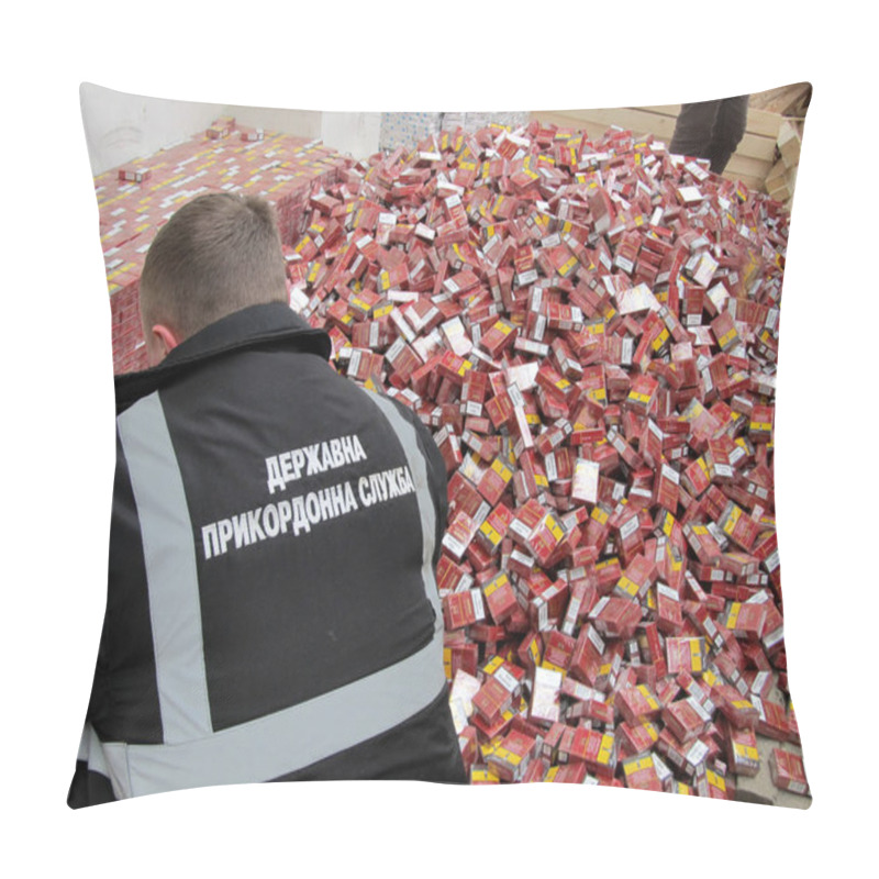 Personality  The Border Guarder Extracts Smuggled Cigarettes Disguised As Ind Pillow Covers