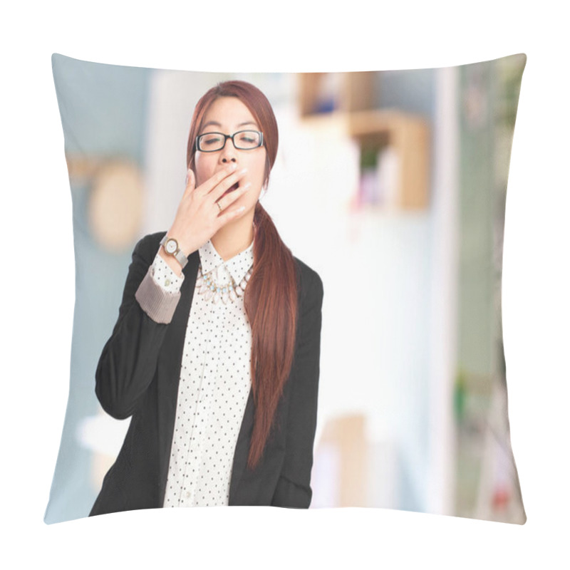 Personality  Tired Chinese Woman Yawning Pillow Covers