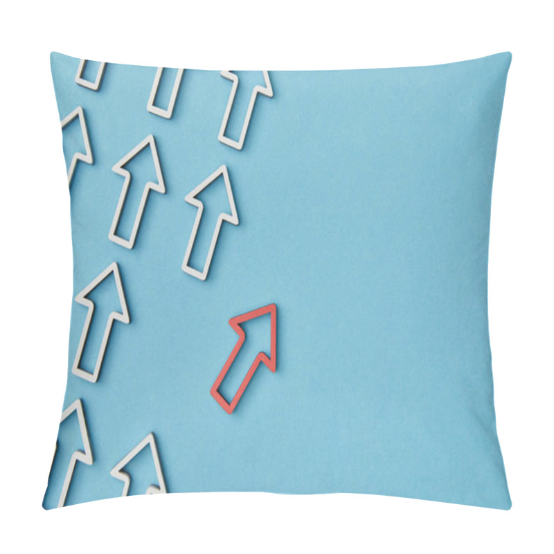 Personality  Top View Of Diagonal Rows With White Arrows With Red Pointer On Blue Background Pillow Covers