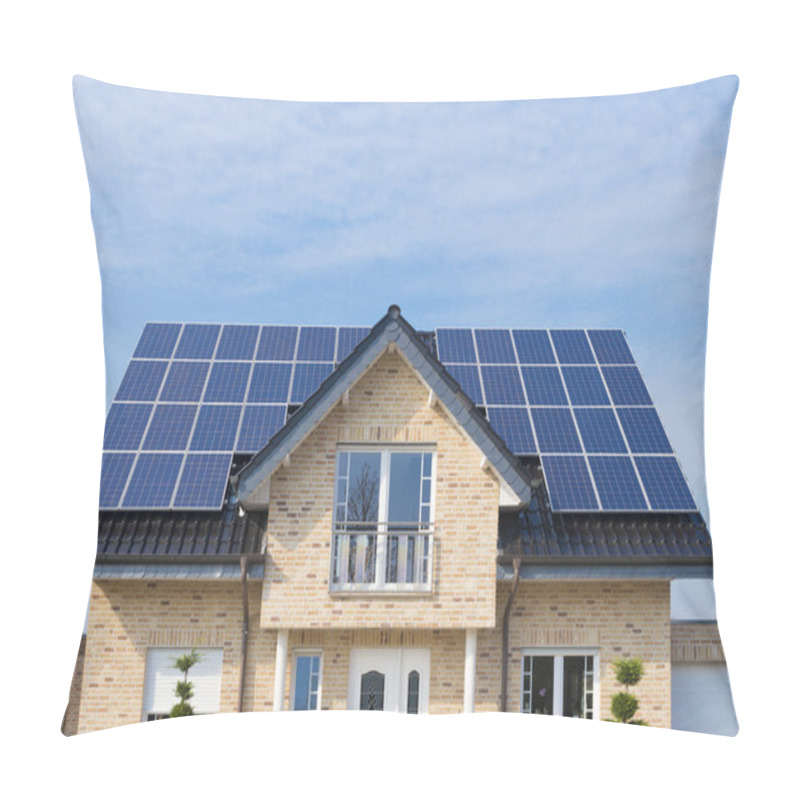 Personality  Solar Panels On Roof Pillow Covers