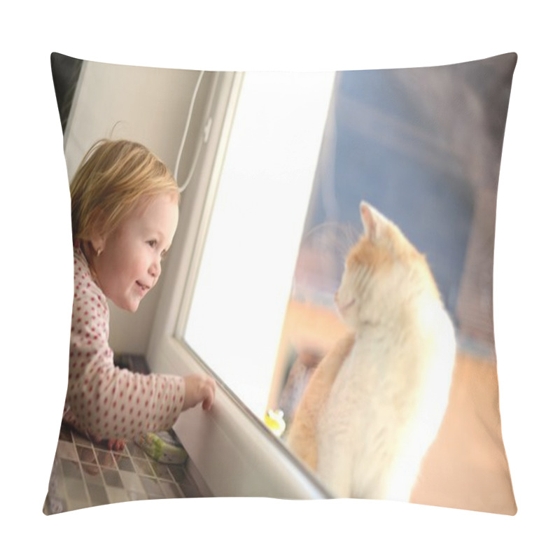 Personality  Little Girl Looking Through A Window At The Cat Pillow Covers