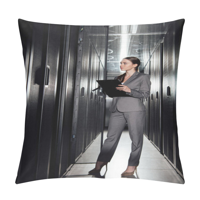 Personality  Beautiful Businesswoman Holding Clipboard While Standing In Data Center  Pillow Covers