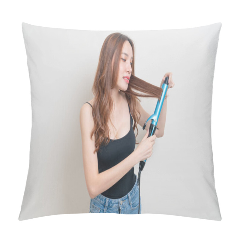 Personality  Portrait Beautiful Asian Woman Using Hair Curler Or Curling Iron On White Background Pillow Covers