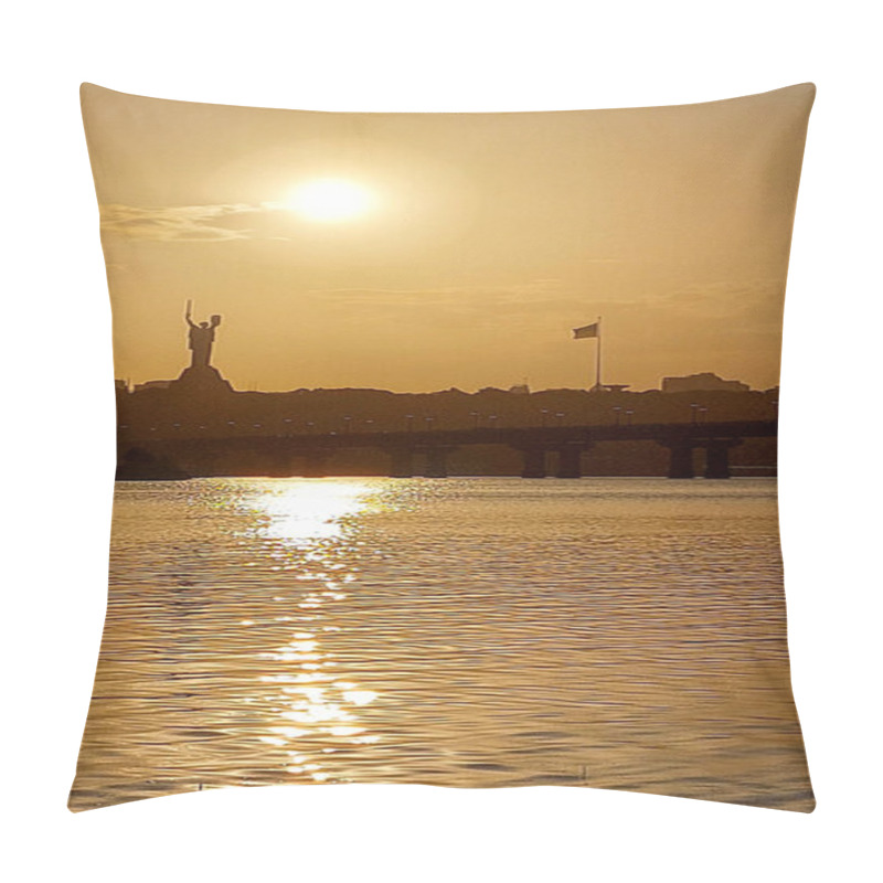 Personality  A Breathtaking Sunset Over Kyiv, Featuring The Iconic Motherland Monument And Ukrainian Flag Reflecting On The Calm River Waters. A Serene And Patriotic Scene With Golden Tones. Pillow Covers