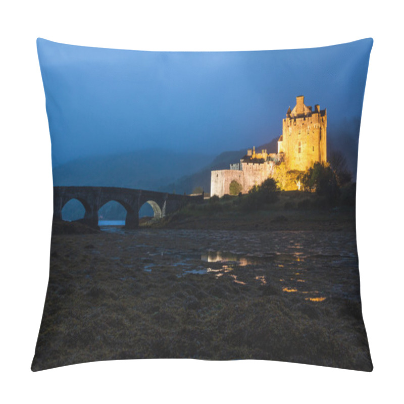 Personality  Eilean Donan Castle At Dusk, Scotland, Uk Pillow Covers