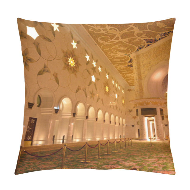 Personality  Interior Of The Mosque Pillow Covers