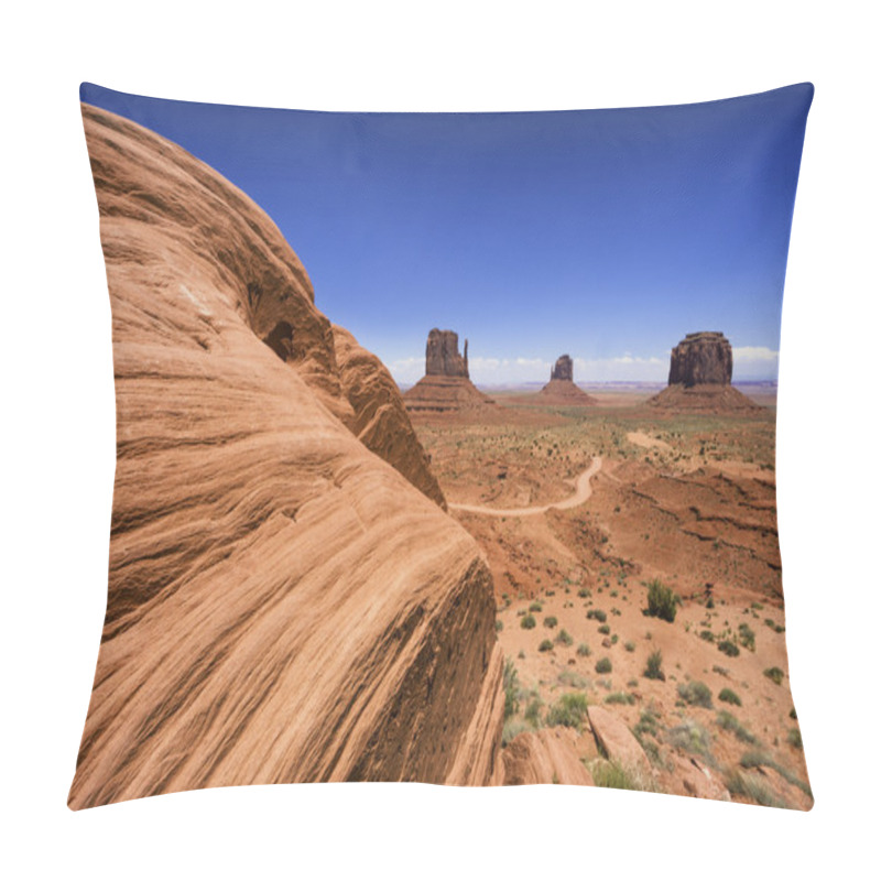 Personality  Big Rock In Monument Valley At The Border Of Utah And Arizona Pillow Covers