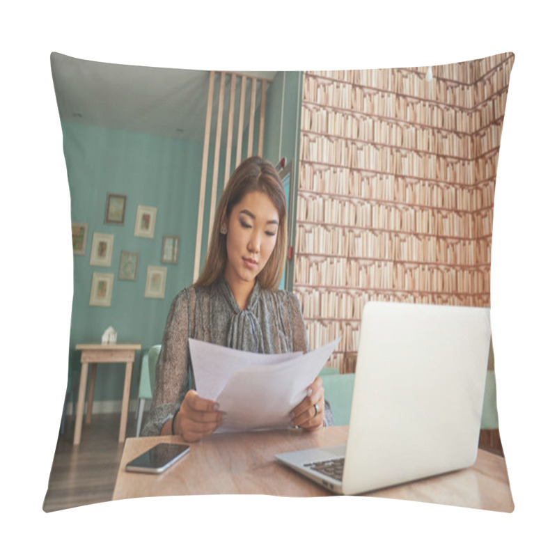 Personality  Beautiful Chinese Woman Using Laptop Computer Pillow Covers