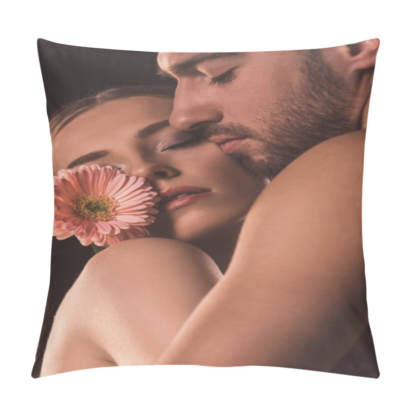 Personality  Tender Lovers Hugging And Holding Gerbera Flower Pillow Covers