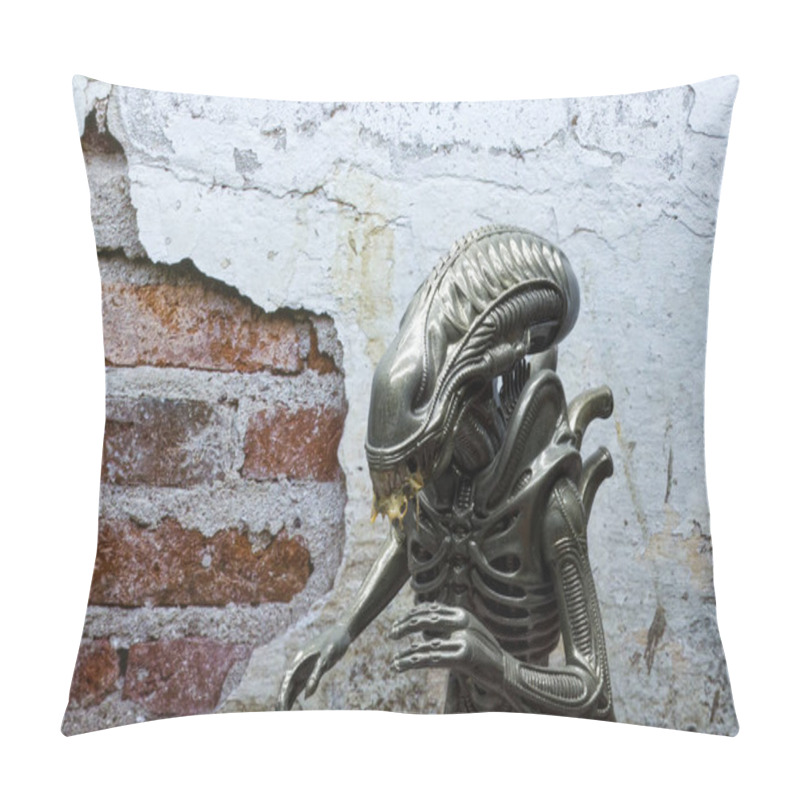 Personality  Bologna - Italy - November 4, 2022: Alien Xenomorph. Action Figure From The Original Alien Movie By Twentieth Century Fox. Pillow Covers