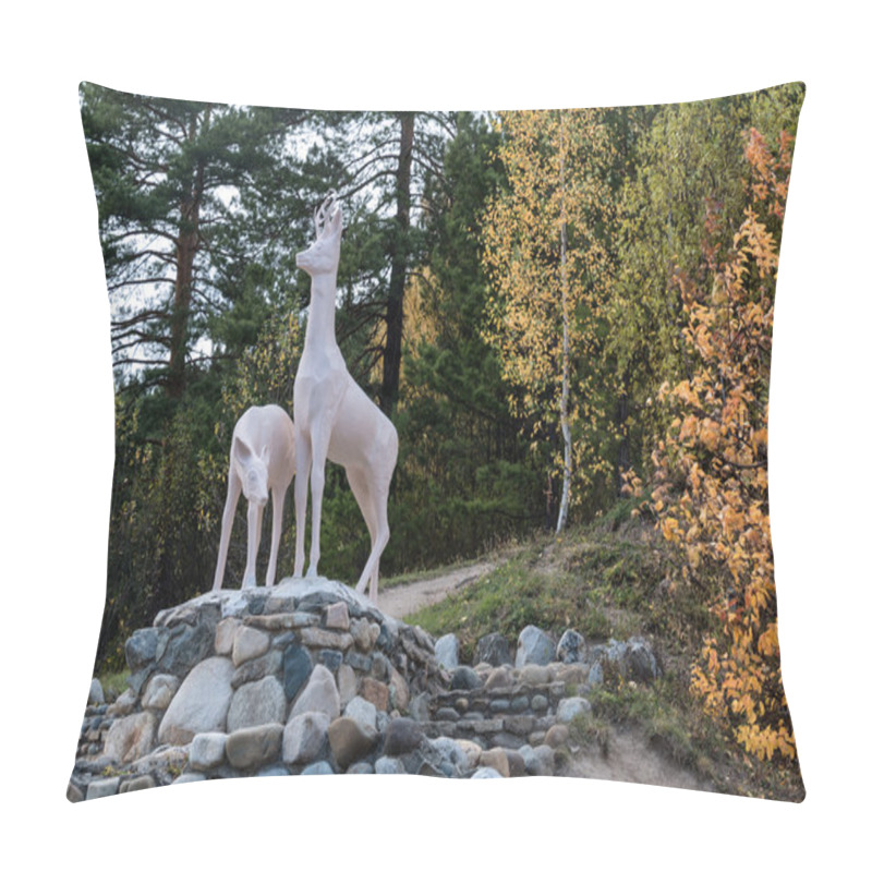 Personality  Sculpture Of Two Deer On Stones Pillow Covers