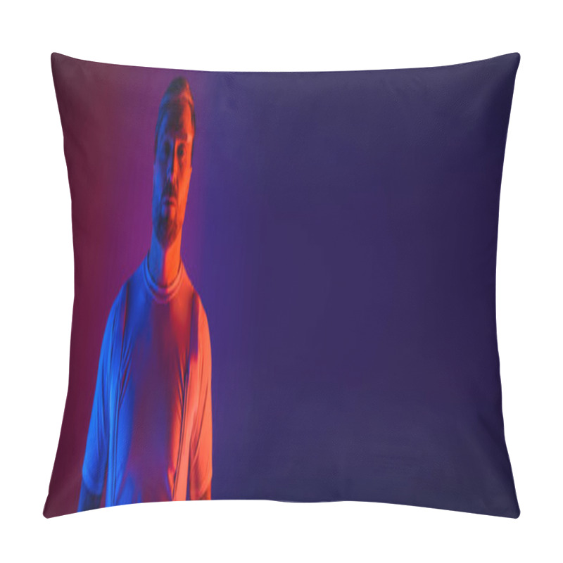 Personality  A Man In Smart Glasses Stands Confidently In A Studio, Set Against A Vibrant Red And Blue Background. Pillow Covers