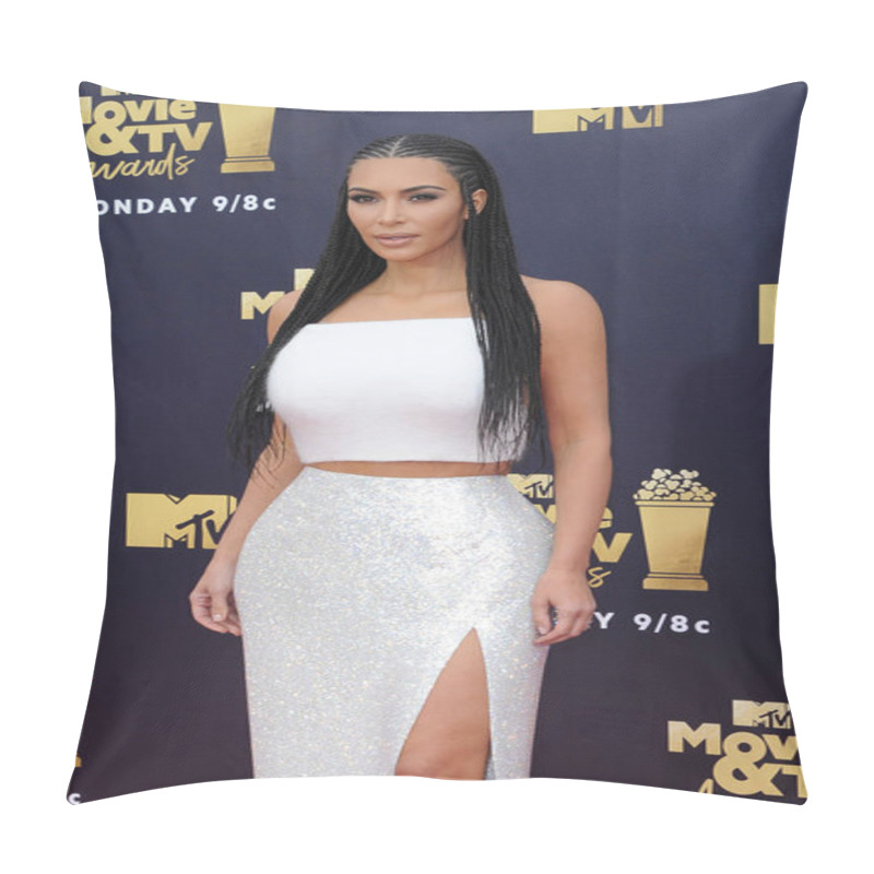 Personality  Kim Kardashian At The 2018 MTV Movie And TV Awards Held At The Barker Hangar In Santa Monica, USA On June 16, 2018. Pillow Covers