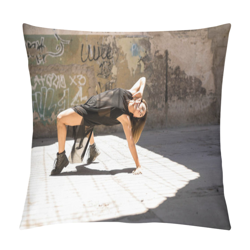 Personality  Woman Dancing And Performing Outdoors Pillow Covers