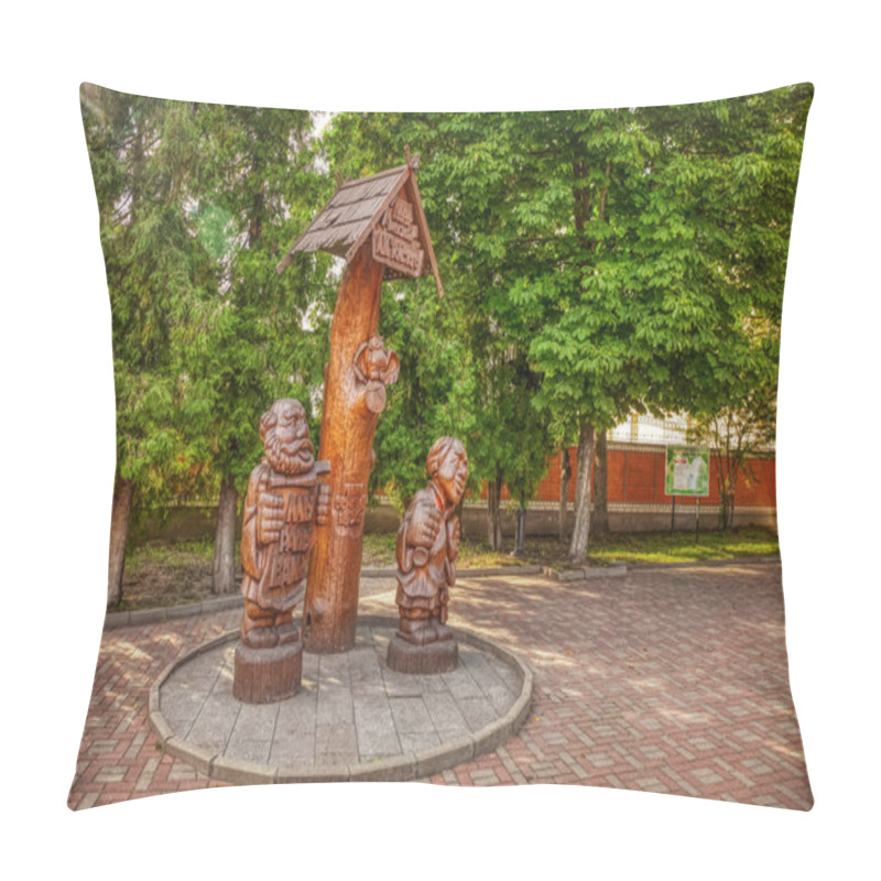 Personality  Park Of Wooden Sculptures In Bryansk. Wooden Sculpture Composition At The Entrance To The Public Park-Museum Of Alexey Tolstoy. Bryansk, Russia-July 2020 Pillow Covers