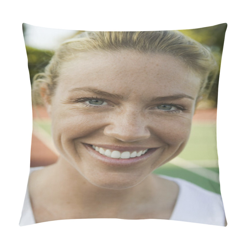 Personality  Beautiful Woman On Tennis Court Pillow Covers