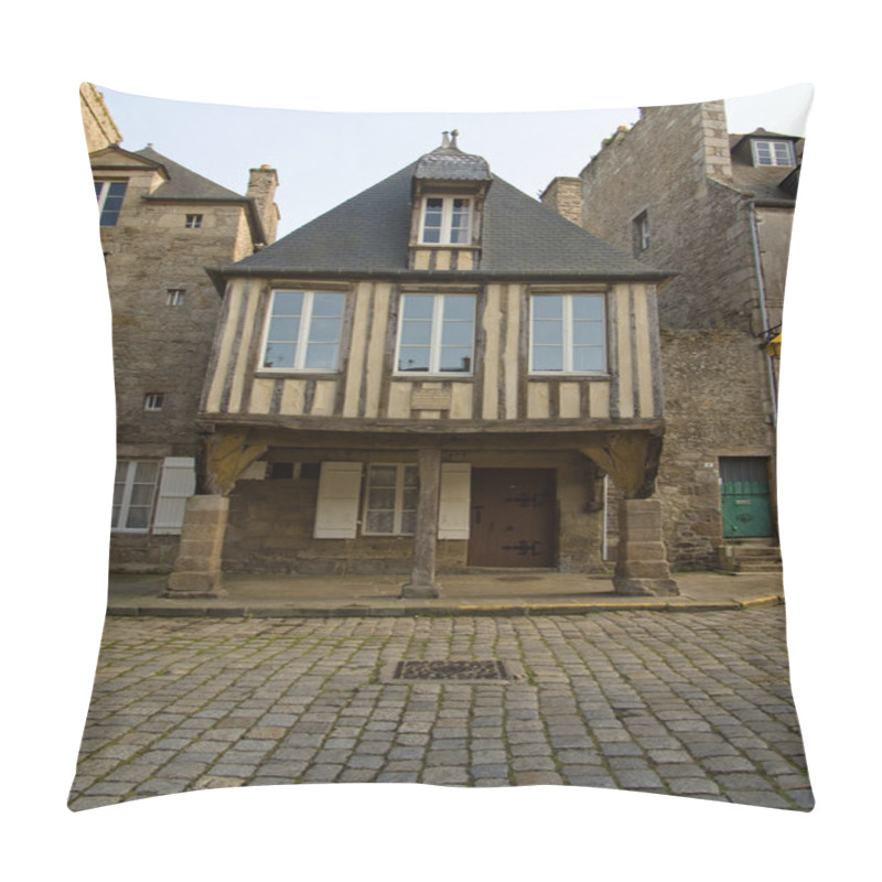 Personality  Medieval House Pillow Covers