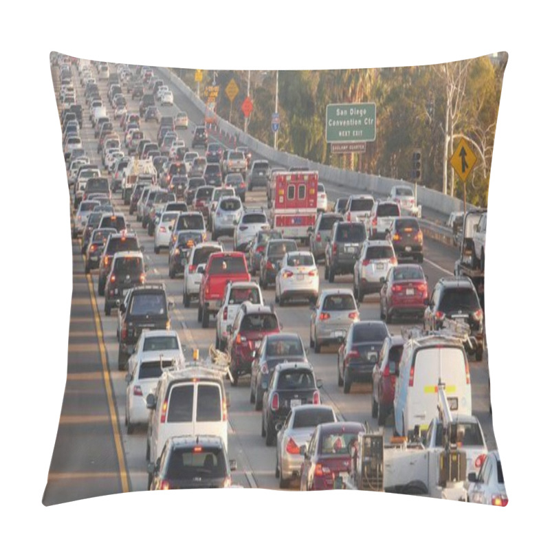 Personality  SAN DIEGO, CALIFORNIA USA - 15 JAN 2020: Emergency 911 Auto On Busy Intercity Freeway. Paramedic Car In Traffic Jam On Highway During Rush Hour. Transportation Concept And Transport In Metropolis. Pillow Covers