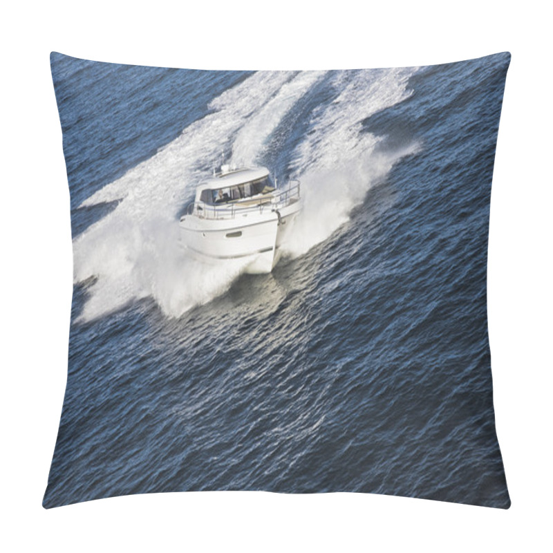 Personality  Speed Boat Making A Turn Pillow Covers