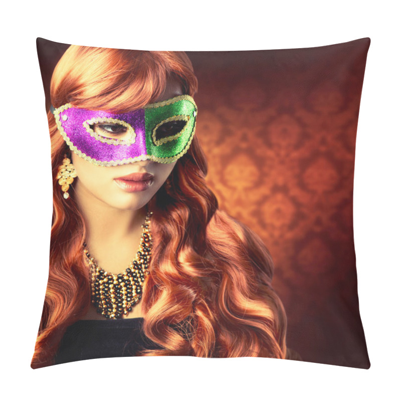 Personality  Beautiful Girl In A Carnival Mask Pillow Covers