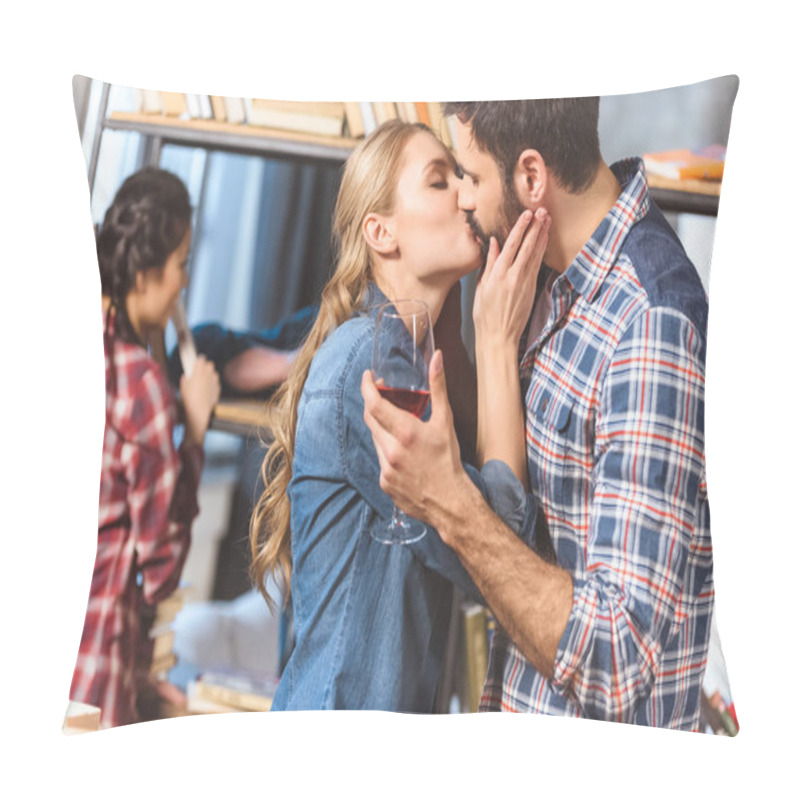 Personality  Loving Couple Kissing Pillow Covers