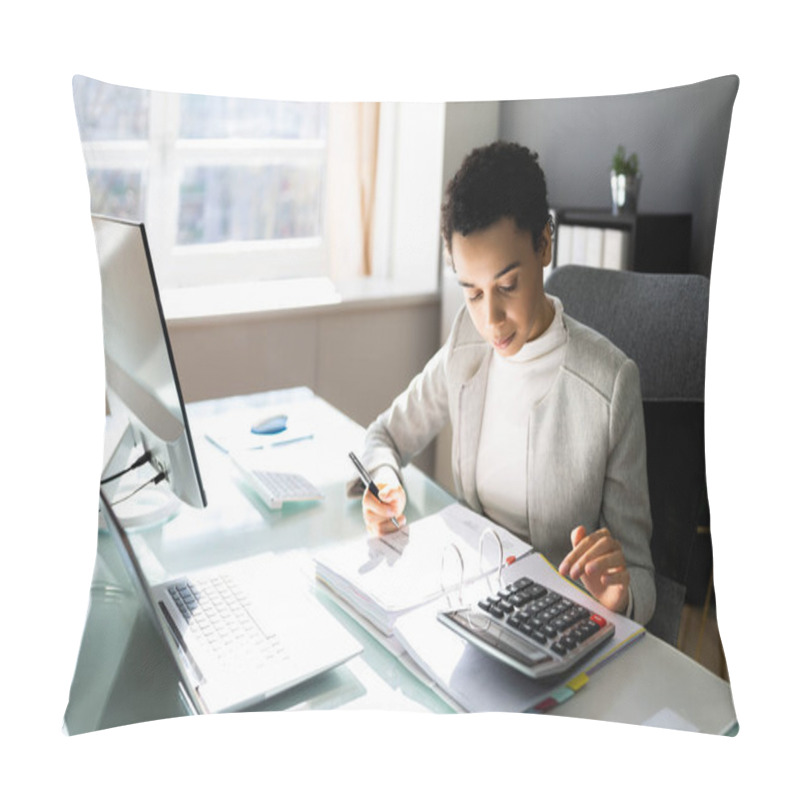 Personality  African American Business Accountant Lady Calculating Invoice Pillow Covers