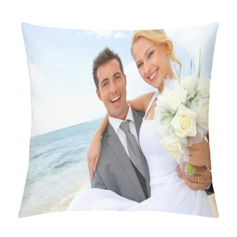 Personality  Groom Holding Bride In His Arms At The Beach Pillow Covers