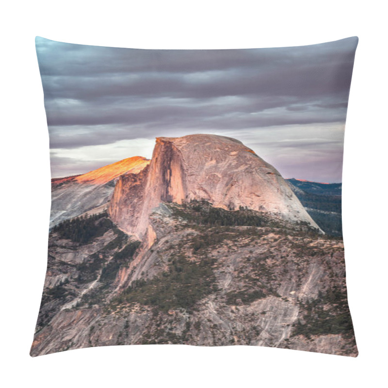 Personality  Glacier Point, An Overlook With A Commanding View Of Yosemite Valley, Half Dome, Yosemite Falls, And Yosemite's High Country. Pillow Covers