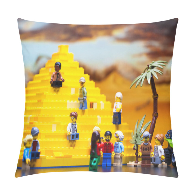 Personality  RUSSIA, April 12, 2018. Constructor Lego Classic - Minifigurki Little People. Group Of Tourists Near The Egyptian Pyramid Pillow Covers