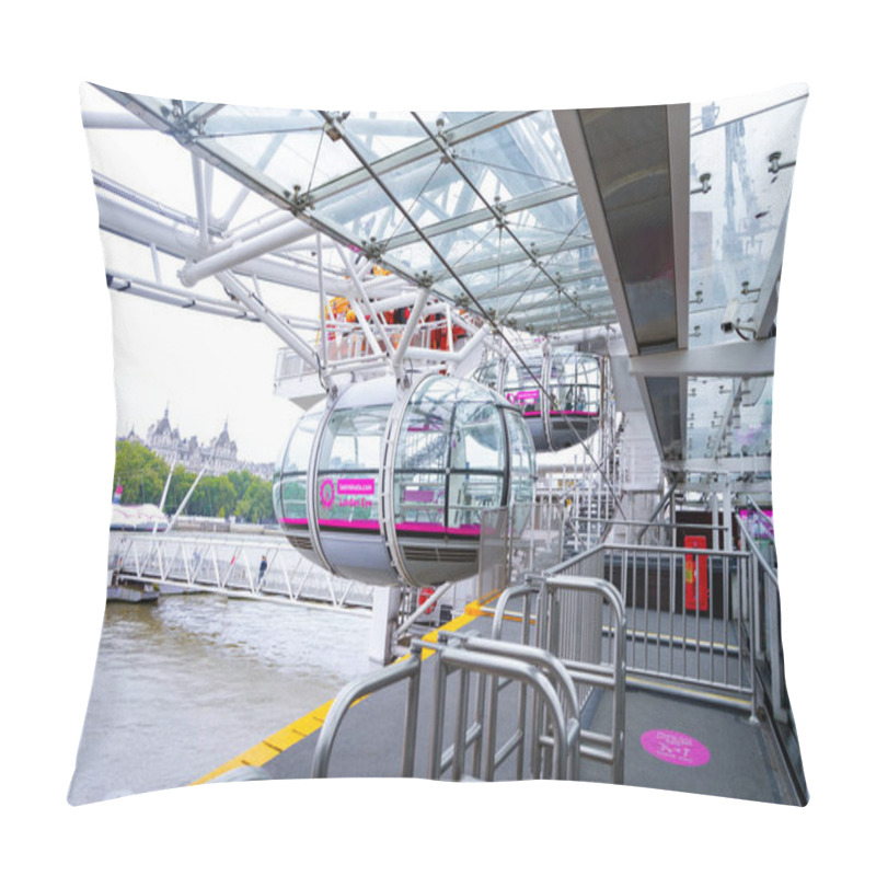 Personality  London, England - AUG 31, 2024 - London Eye Pod At Station Deck, London, England. Pillow Covers