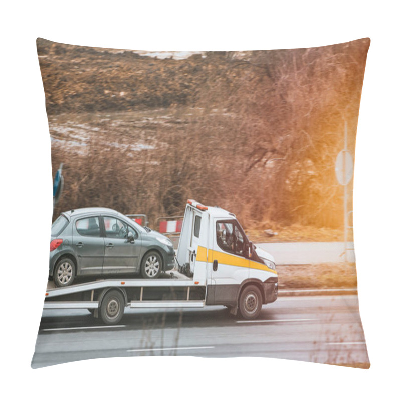 Personality  Flatbed Truck Transports Damaged Car Safely Pillow Covers