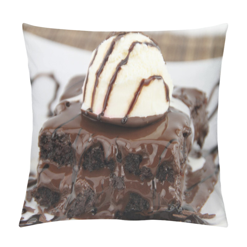 Personality  Brownie With Ice Cream On The Dish Pillow Covers