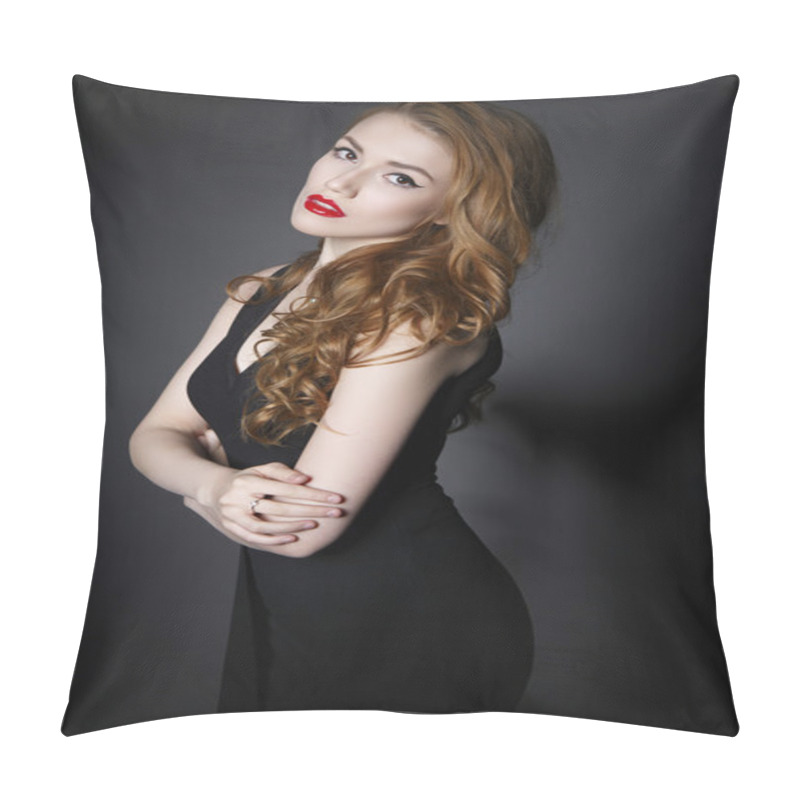 Personality  Lonely Woman On The Background Pillow Covers