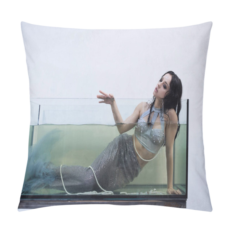 Personality  A Young Woman With Long, Dark Hair Dressed As A Mermaid, Lies In A Large Glass Tank Filled With Water. Pillow Covers